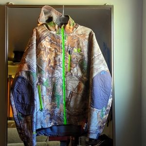Under Armour Wind Stopper Shell. Cold gear infrared. Real Tree xtra green.